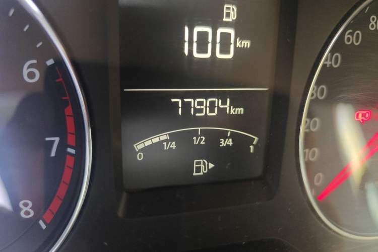 Used Volkswagen Cross Lavida 2014 1.4TSI DSG Odometer Close Up