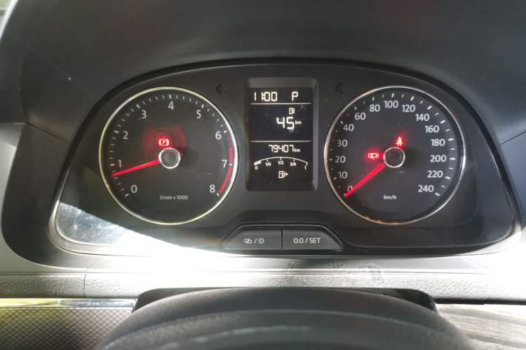 Used Volkswagen Cross Lavida 2014 1.4TSI DSG Odometer Close Up