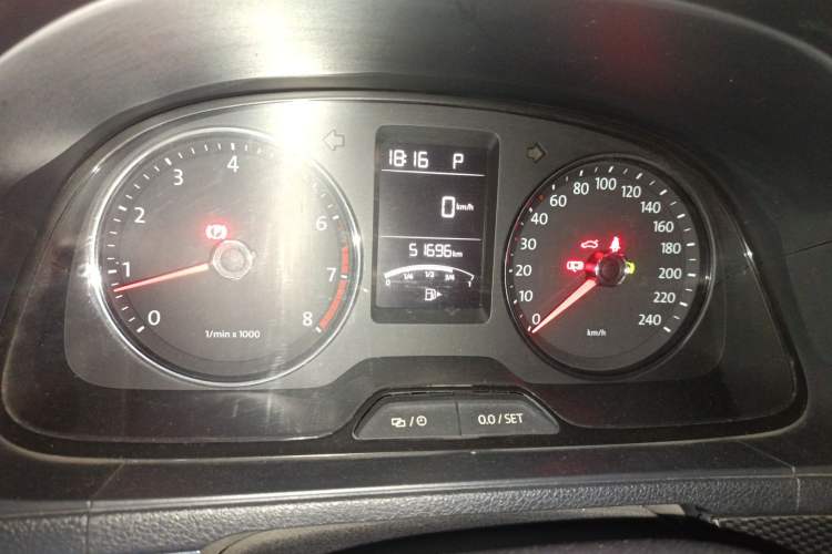 Used Volkswagen Cross Lavida 2014 1.6L Automatic Odometer Close Up