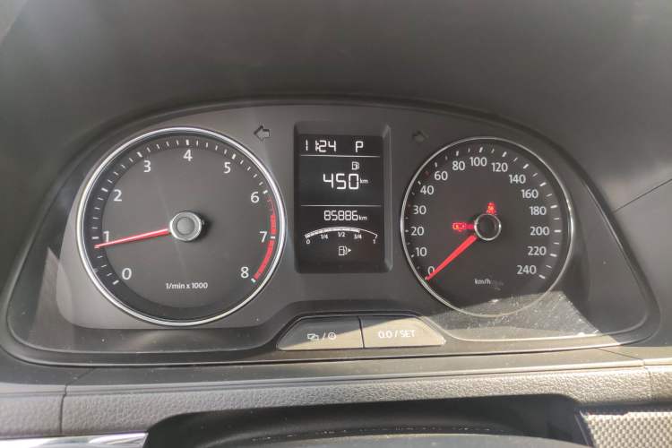 Used Volkswagen Cross Lavida 2014 1.6L Automatic Odometer Close Up