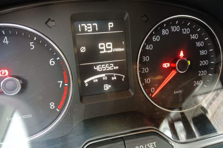 Used Volkswagen Cross Lavida 2014 1.6L Automatic Odometer Close Up