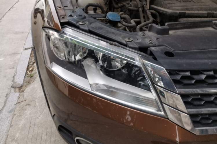 Used Volkswagen Cross Lavida 2014 1.4TSI DSG Right Front Headlight