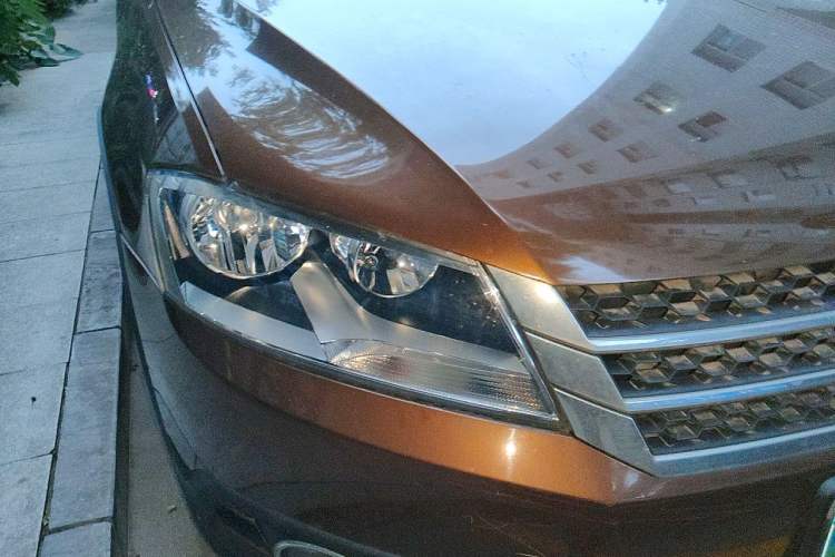 Used Volkswagen Cross Lavida 2014 1.6L Automatic Right Front Headlight