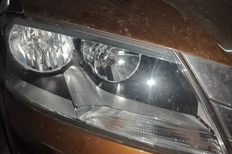 Used Volkswagen Cross Lavida 2014 1.4TSI DSG Right Front Headlight