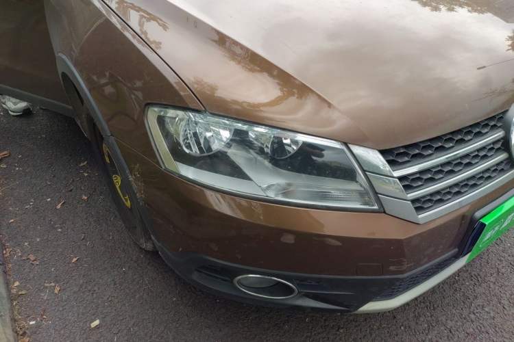 Used Volkswagen Cross Lavida 2014 1.4TSI DSG Right Front Headlight