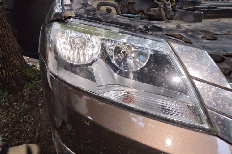 Used Volkswagen Cross Lavida 2014 1.4TSI DSG Right Front Headlight