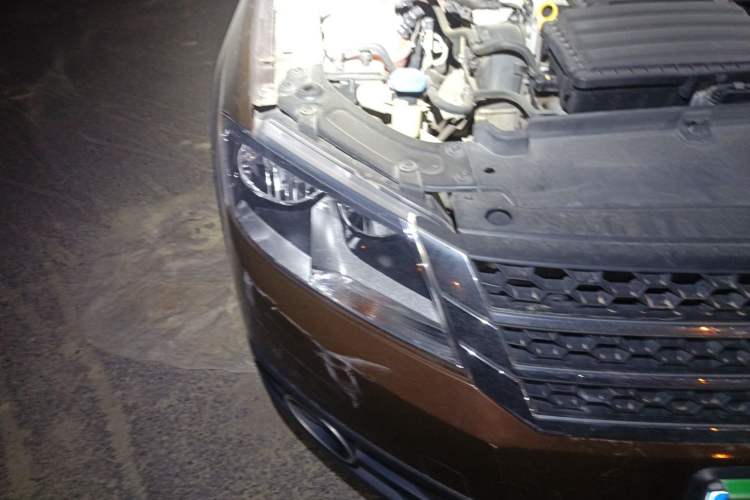 Used Volkswagen Cross Lavida 2014 1.6L Automatic Right Front Headlight
