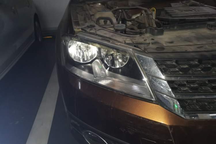 Used Volkswagen Cross Lavida 2014 1.4TSI DSG Right Front Headlight