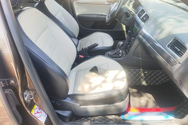 Used Volkswagen Cross Lavida 2014 1.6L Automatic Right Front Seat