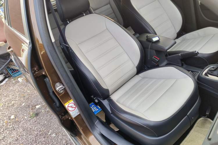 Used Volkswagen Cross Lavida 2014 1.4TSI DSG Right Front Seat