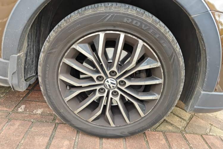 Used Volkswagen Cross Lavida 2014 1.4TSI DSG Right Front Wheel Hub