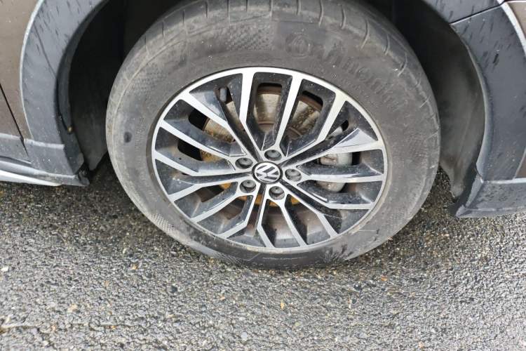 Used Volkswagen Cross Lavida 2014 1.4TSI DSG Right Front Wheel Hub