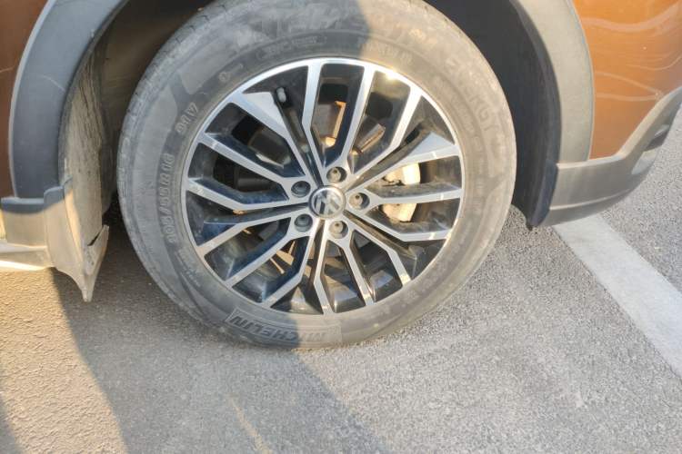Used Volkswagen Cross Lavida 2014 1.6L Automatic Right Front Wheel Hub