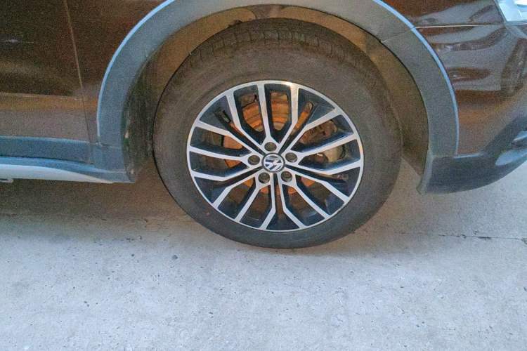 Used Volkswagen Cross Lavida 2014 1.6L Automatic Right Front Wheel Hub