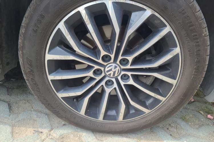 Used Volkswagen Cross Lavida 2014 1.6L Automatic Right Front Wheel Hub