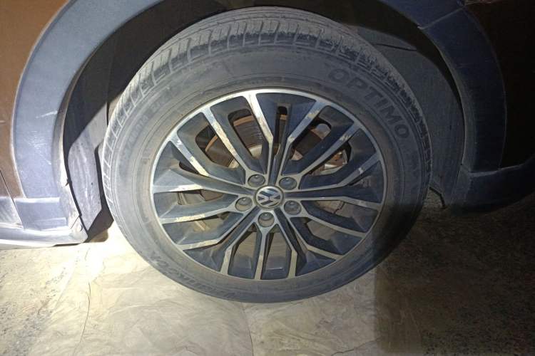 Used Volkswagen Cross Lavida 2014 1.6L Automatic Right Front Wheel Hub
