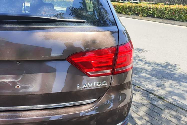 Used Volkswagen Cross Lavida 2014 1.6L Automatic Right Rear Taillight
