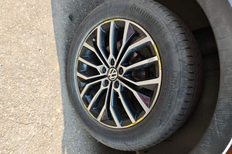 Used Volkswagen Cross Lavida 2014 1.4TSI DSG Right Rear Wheel Hub