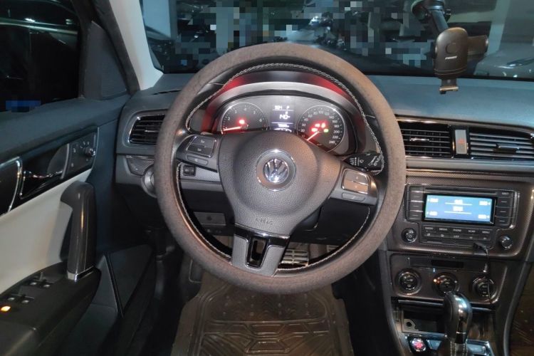 Used Volkswagen Cross Lavida 2014 1.6L Automatic Steering Wheel