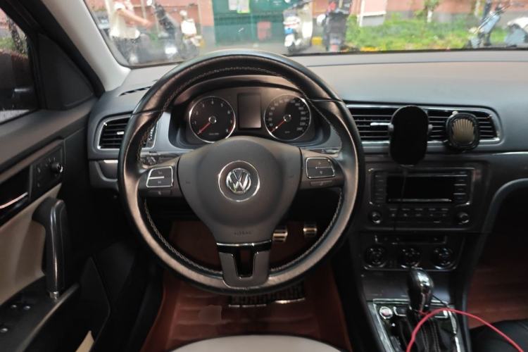 Used Volkswagen Cross Lavida 2014 1.4TSI DSG Steering Wheel
