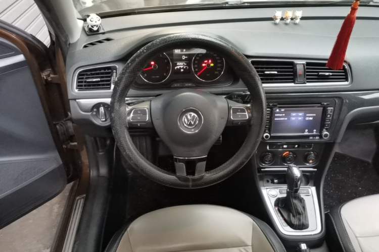 Used Volkswagen Cross Lavida 2014 1.4TSI DSG Steering Wheel