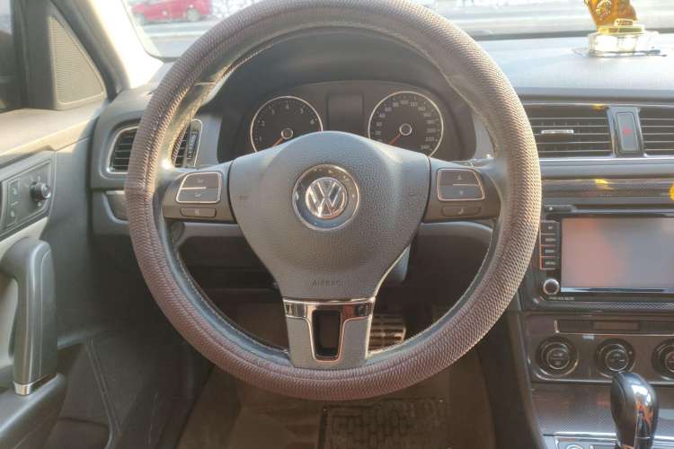 Used Volkswagen Cross Lavida 2014 1.6L Automatic Steering Wheel