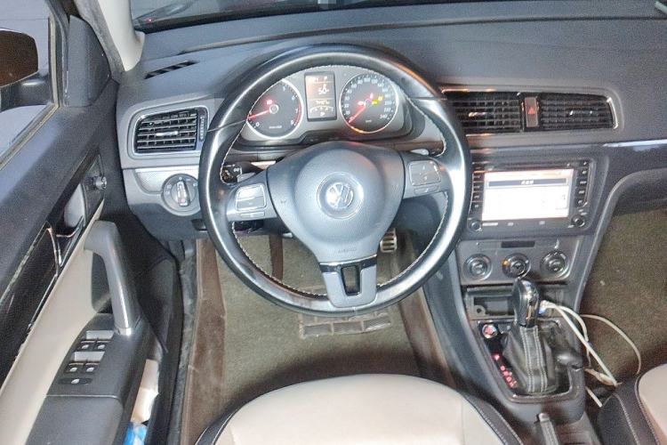 Used Volkswagen Cross Lavida 2014 1.6L Automatic Steering Wheel