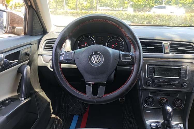 Used Volkswagen Cross Lavida 2014 1.6L Automatic Steering Wheel