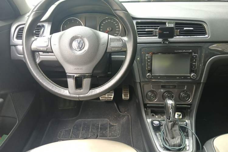 Used Volkswagen Cross Lavida 2014 1.6L Automatic Steering Wheel