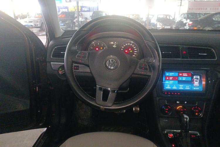 Used Volkswagen Cross Lavida 2014 1.6L Automatic Steering Wheel