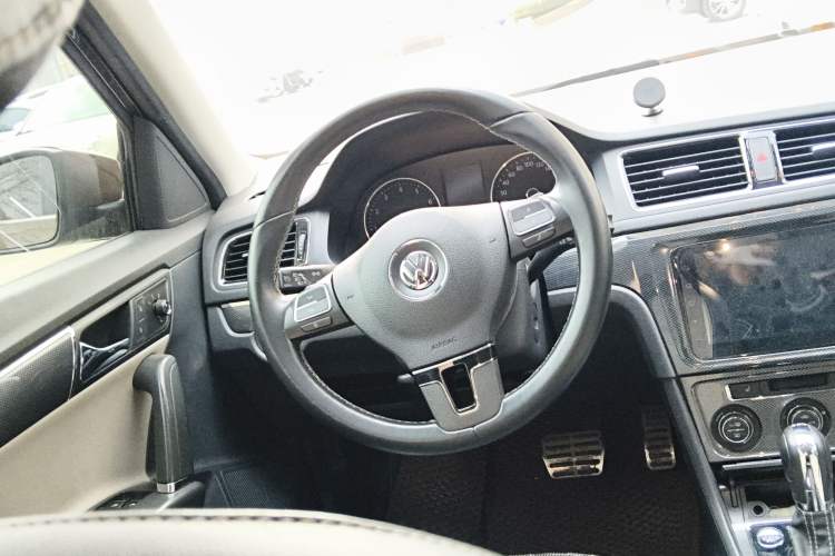 Used Volkswagen Cross Lavida 2014 1.4TSI DSG Steering Wheel