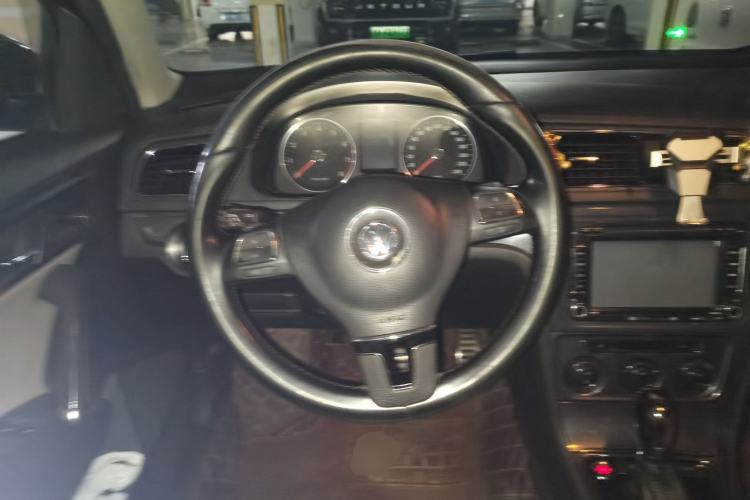 Used Volkswagen Cross Lavida 2014 1.4TSI DSG Steering Wheel