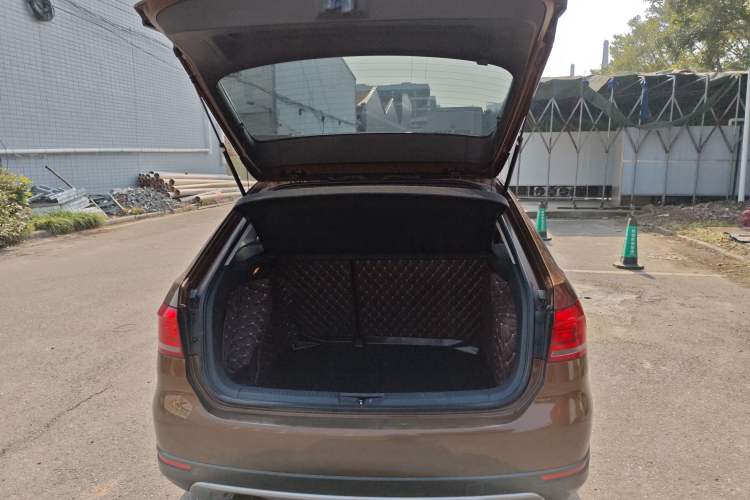 Used Volkswagen Cross Lavida 2014 1.4TSI DSG Trunk