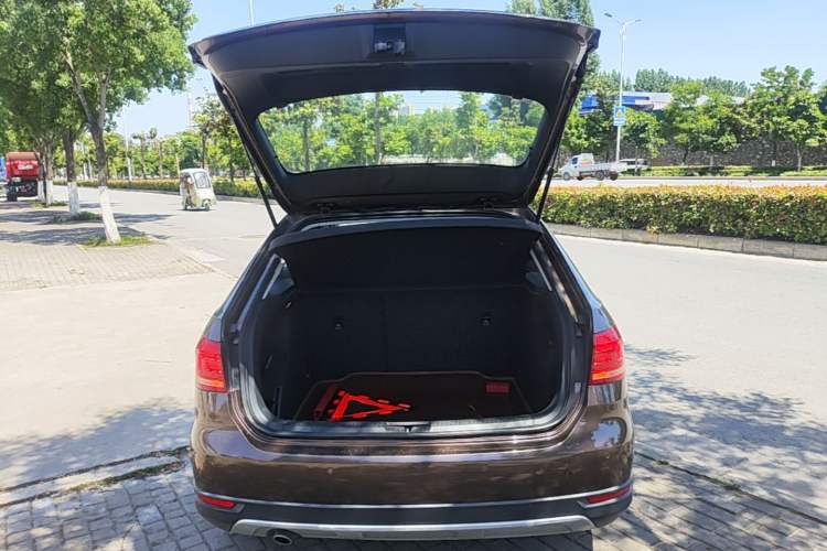 Used Volkswagen Cross Lavida 2014 1.6L Automatic Trunk
