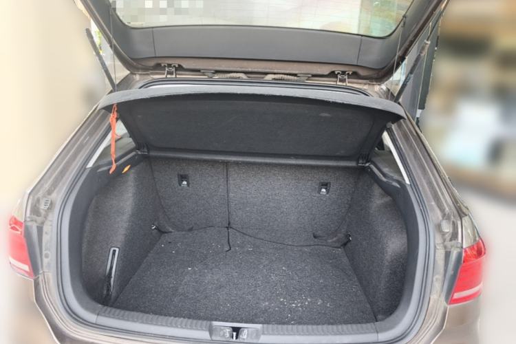 Used Volkswagen Cross Lavida 2014 1.4TSI DSG Trunk