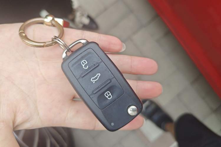 Used Volkswagen Cross Lavida 2014 1.6L Automatic Vehicle Key