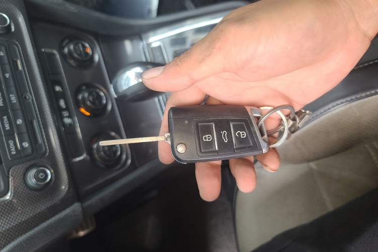 Used Volkswagen Cross Lavida 2014 1.6L Automatic Vehicle Key