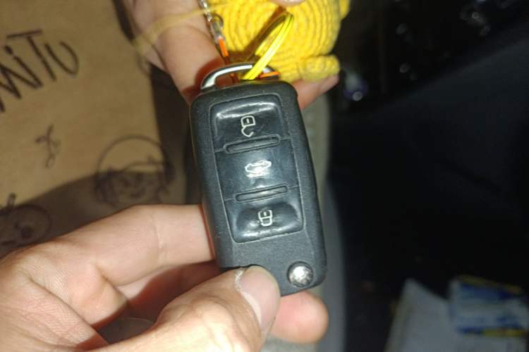 Used Volkswagen Cross Lavida 2014 1.6L Automatic Vehicle Key