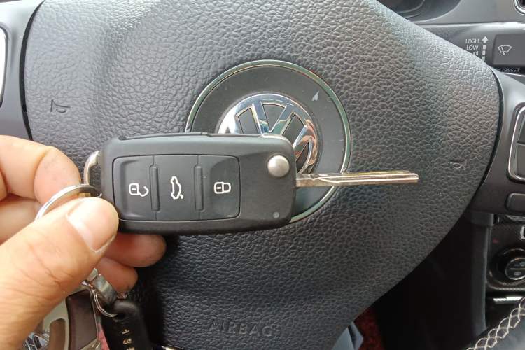 Used Volkswagen Cross Lavida 2014 1.6L Automatic Vehicle Key