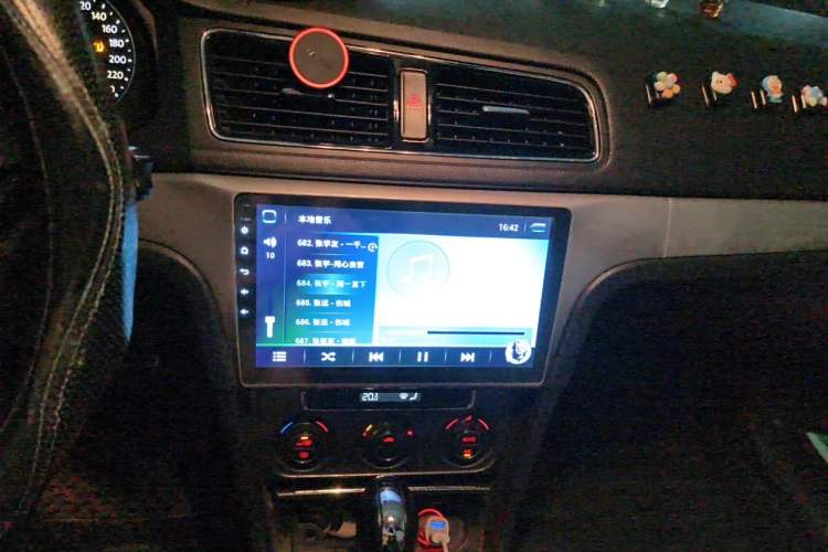 Used Volkswagen Cross Lavida 2014 1.6L Automatic Audio And AC Panel