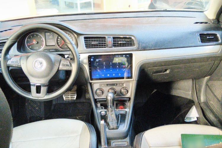 Used Volkswagen Cross Lavida 2014 1.4TSI DSG Center Console