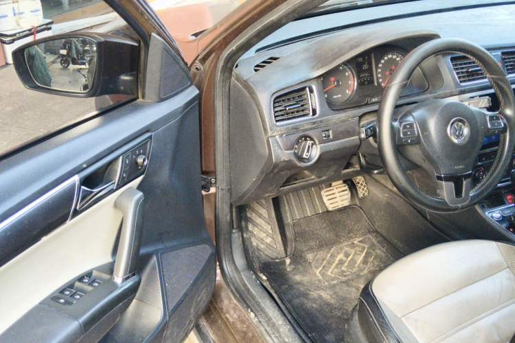 Used Volkswagen Cross Lavida 2014 1.4TSI DSG Driver Seat