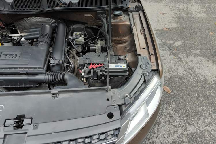 Used Volkswagen Cross Lavida 2014 1.4TSI DSG Engine Bay Left