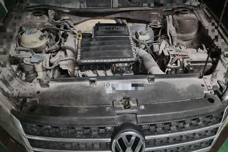 Used Volkswagen Cross Lavida 2014 1.6L Automatic Engine Bay