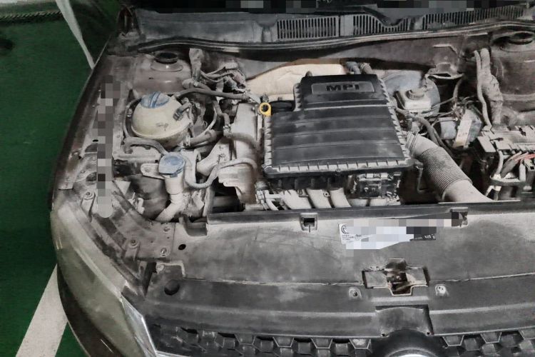 Used Volkswagen Cross Lavida 2014 1.6L Automatic Engine Bay Right