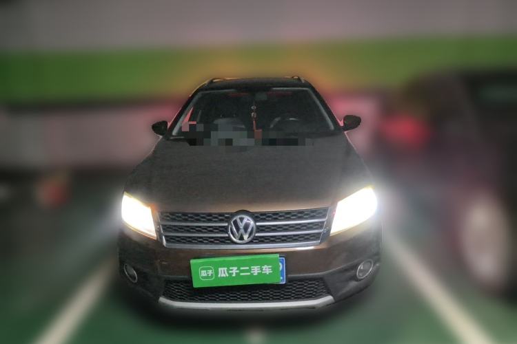 Used Volkswagen Cross Lavida 2014 1.6L Automatic Front