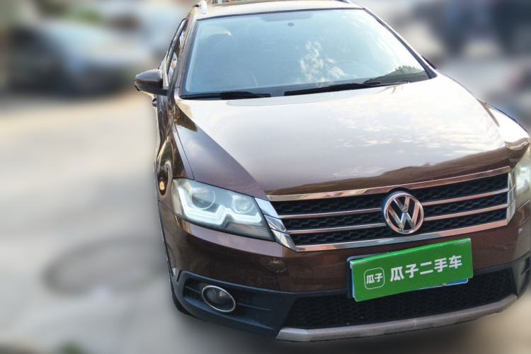 Used Volkswagen Cross Lavida 2014 1.4TSI DSG Front Right 45 Deg