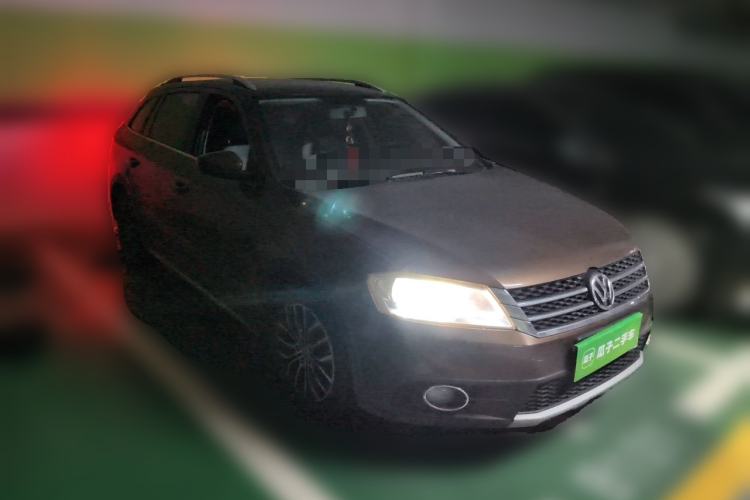 Used Volkswagen Cross Lavida 2014 1.6L Automatic Front Right 45 Deg