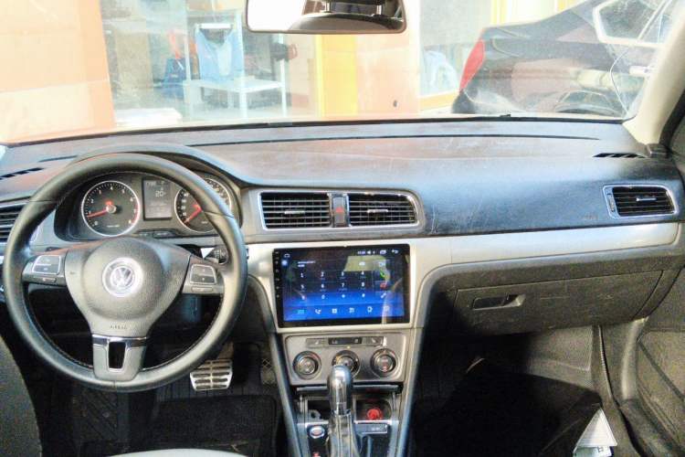 Used Volkswagen Cross Lavida 2014 1.4TSI DSG Headliner