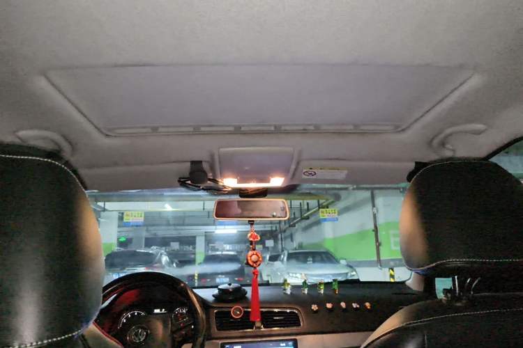 Used Volkswagen Cross Lavida 2014 1.6L Automatic Headliner